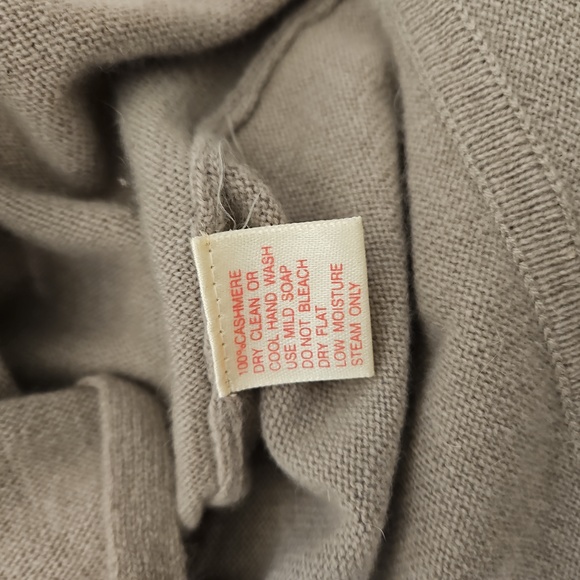 Cashmere beautiful dress - Picture 3 of 3